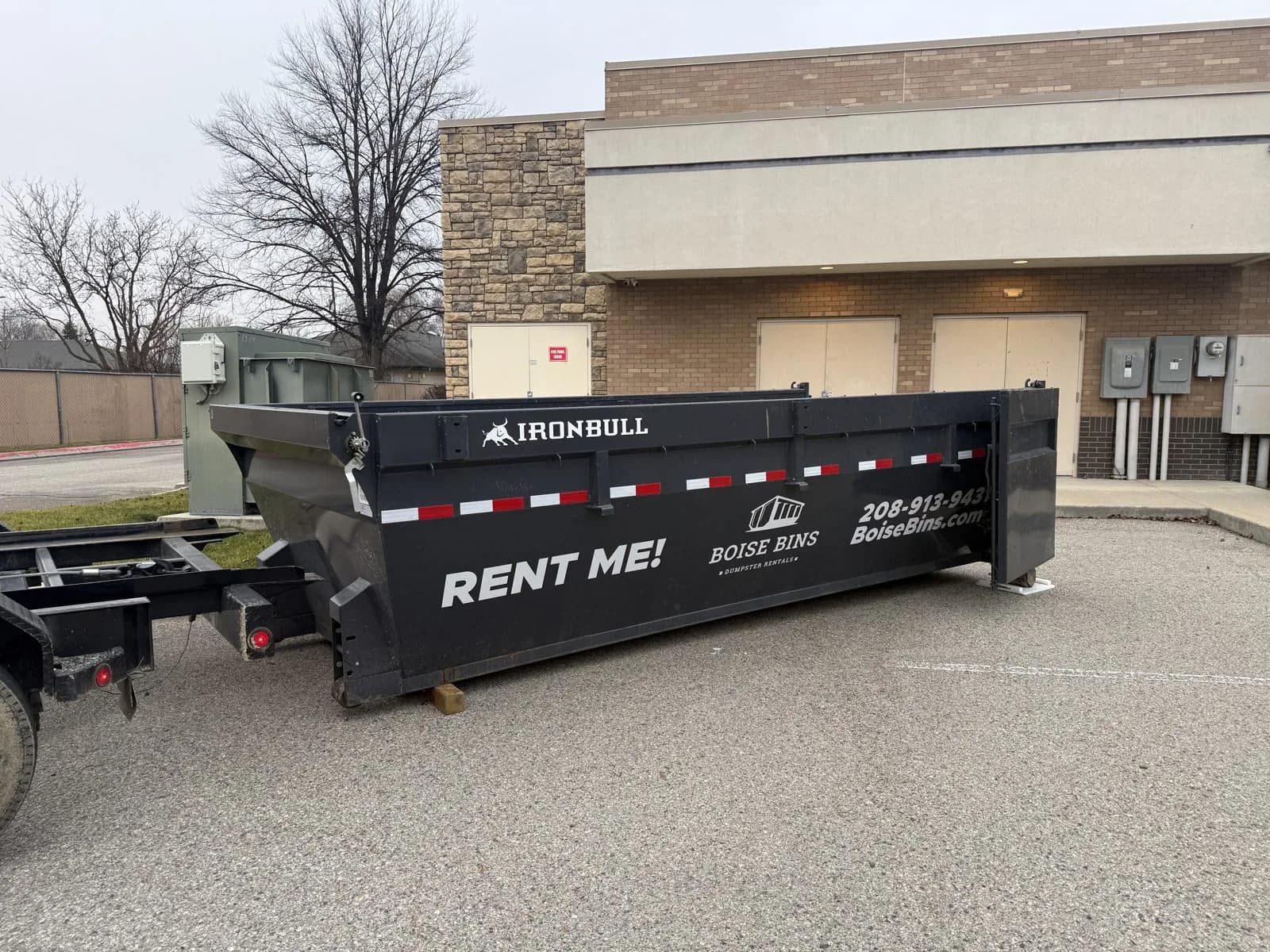 15 yard roll-off dumpster beside a commercial building in Boise, ID - Boise Bins